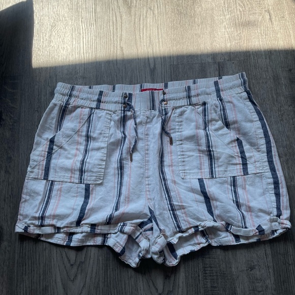 GUESS Striped Shorts - Picture 4 of 5